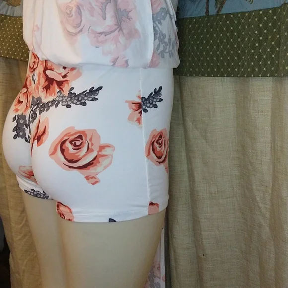 One piece dress with open front and shorts underneath - Picture 8 of 9